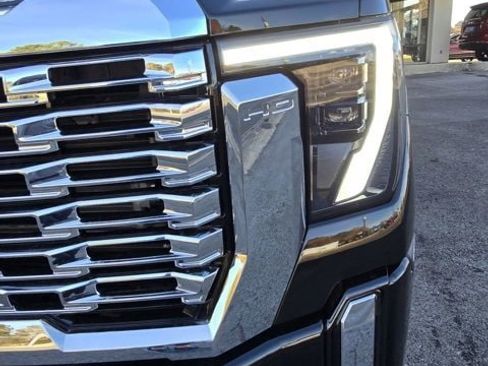 New 2025 GMC Sierra 2500 Denali w/ Denali Reserve Package image 9