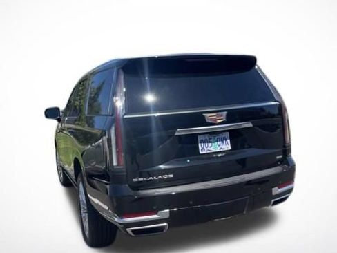 Used 2026 Cadillac Escalade Luxury w/ Touring Package AWD/4WD image 4