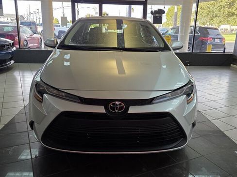 Used 2023 Toyota Corolla LE image 3