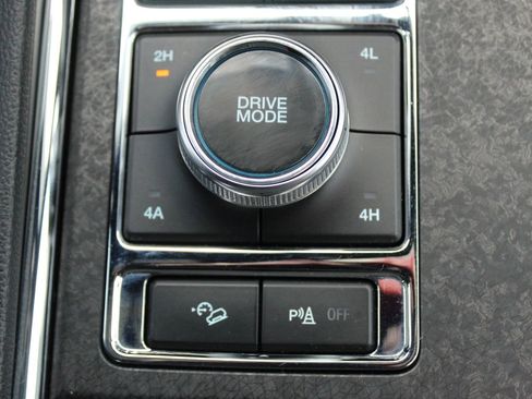 Used 2024 Ford Expedition Limited image 34