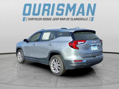 Used 2024 GMC Terrain SLT image 4