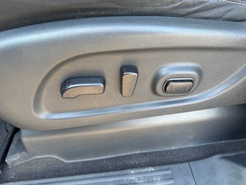 Used 2018 Nissan Titan SV w/ SV Convenience Package AWD/4WD image 16