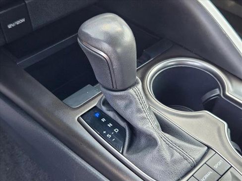 Used 2024 Toyota Camry SE image 12