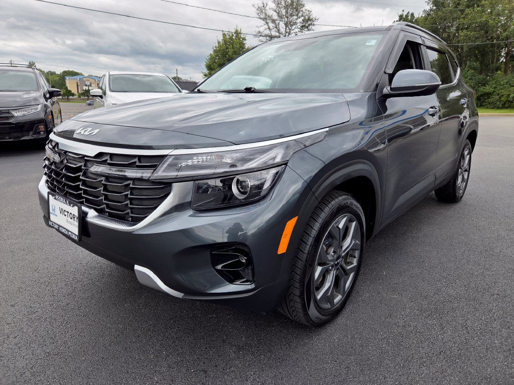 Used 2024 Kia Seltos S AWD/4WD image 3