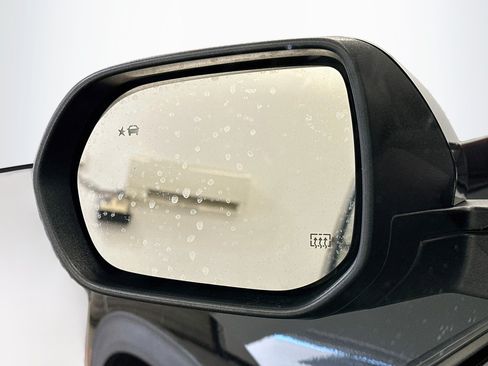 Used 2025 Chevrolet Traverse LT AWD/4WD image 16