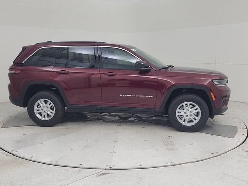 New 2025 Jeep Grand Cherokee Laredo image 17