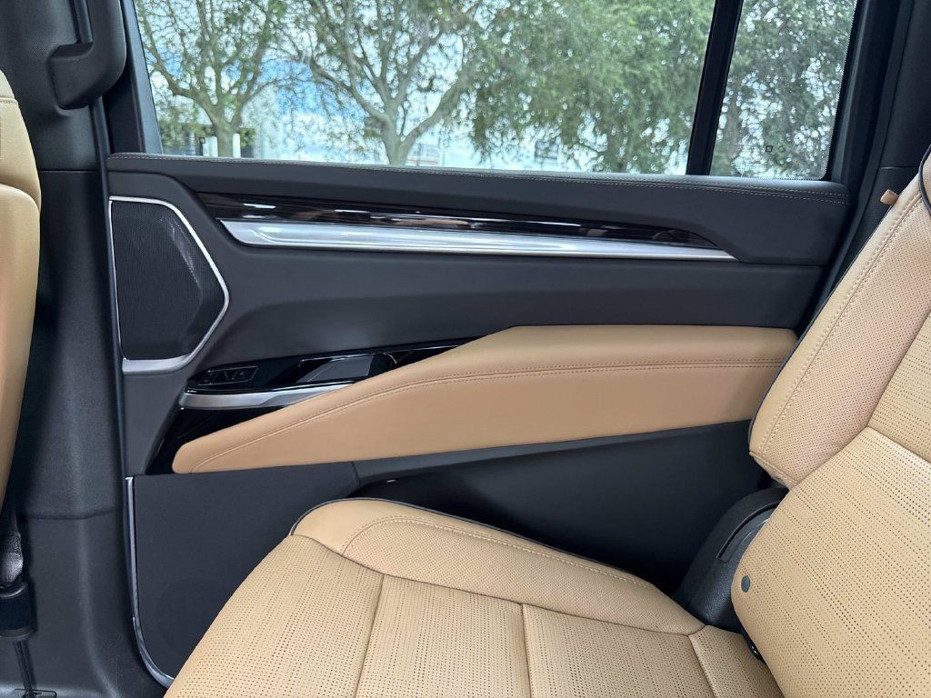 New 2026 Cadillac Escalade ESV Luxury w/ Touring Package AWD/4WD image 15