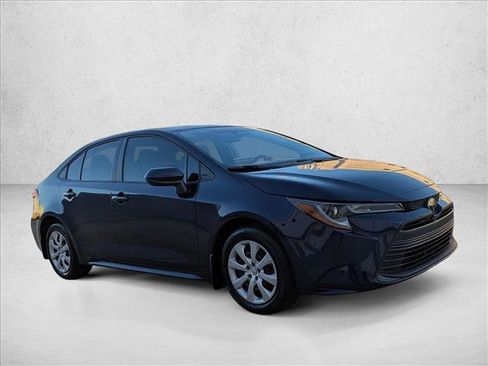 Certified 2025 Toyota Corolla LE image 3