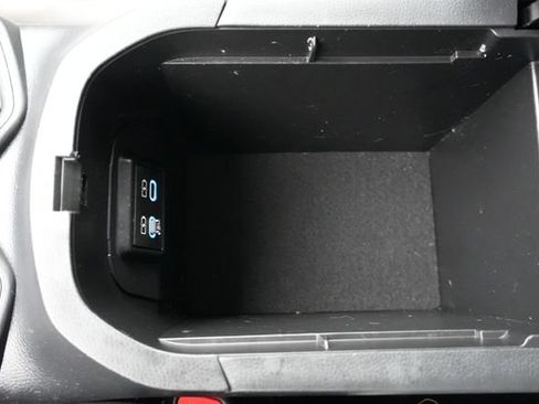 Used 2022 Toyota RAV4 XLE FWD image 39