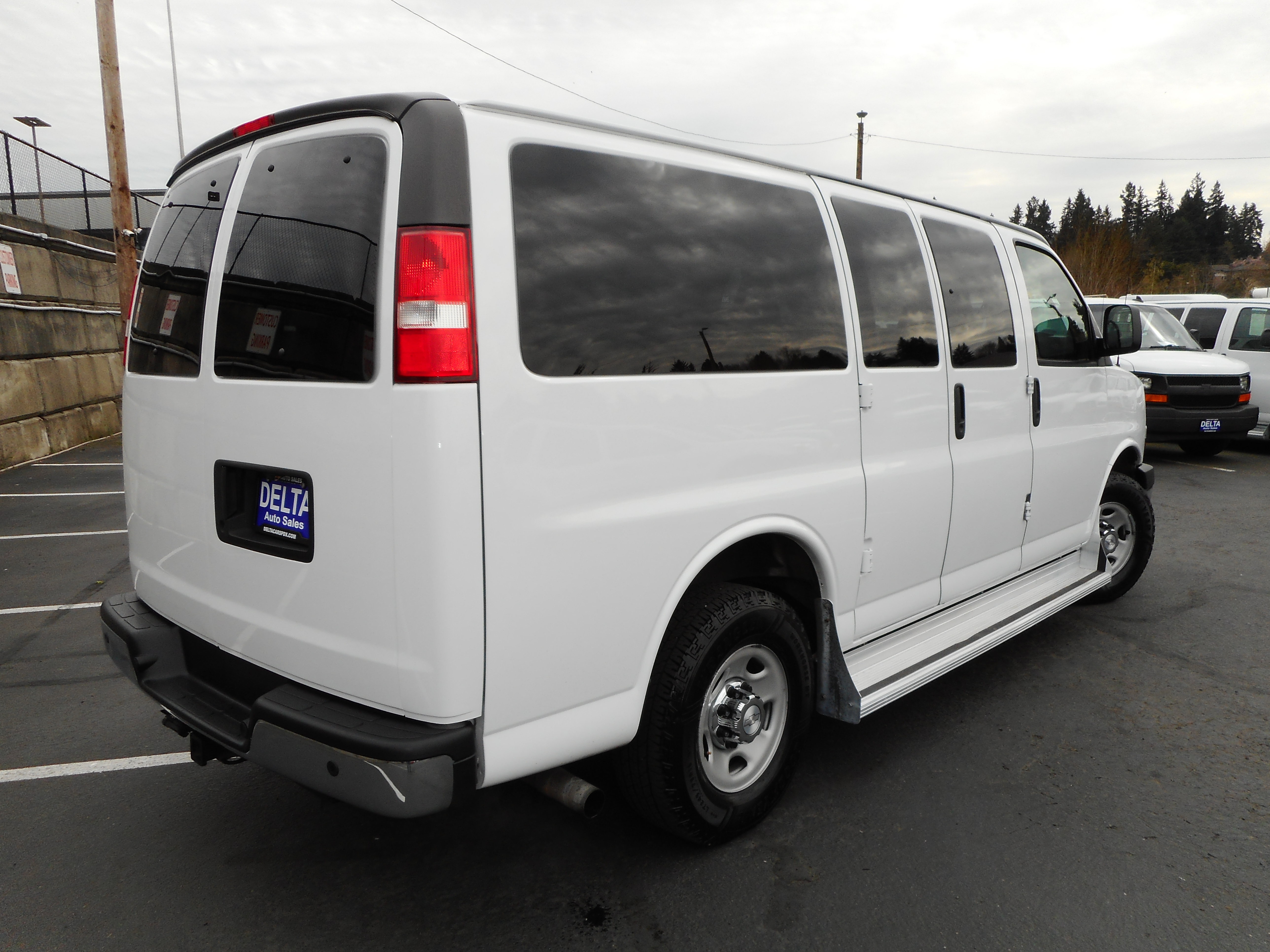 Used 2017 Chevrolet Express 3500 LT w/ LT Preferred Equipment Group RWD image 10