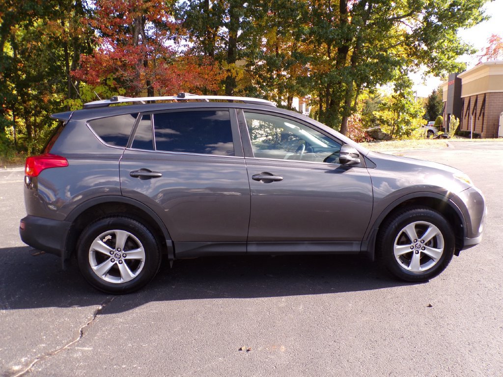 Used 2015 Toyota RAV4 XLE w/ Four Season Floor Mat Package AWD/4WD image 6