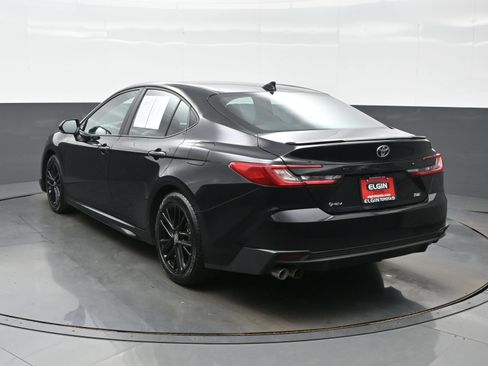 Used 2025 Toyota Camry SE FWD image 4