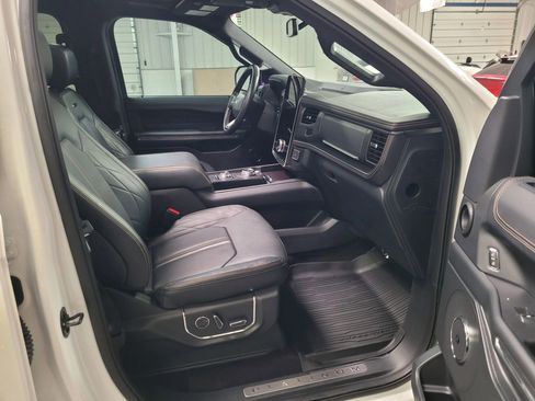 Used 2023 Ford Expedition Platinum image 31