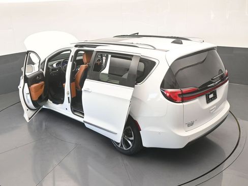 Used 2024 Chrysler Pacifica Pinnacle image 81