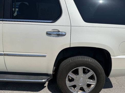 Used 2007 Cadillac Escalade AWD w/ Information Package image 38