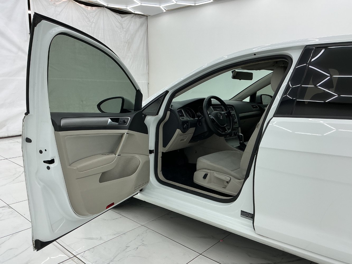 Used 2016 Volkswagen Golf S FWD image 16