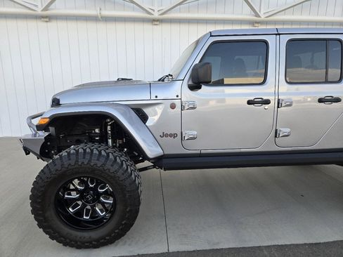 Used 2021 Jeep Gladiator Mojave AWD/4WD image 14