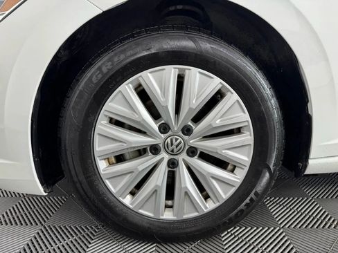 Used 2019 Volkswagen Jetta R-Line image 38