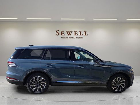 New 2026 Lincoln Aviator 2WD image 5