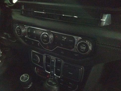 Used 2024 Jeep Wrangler Unlimited Rubicon w/ Convenience Group AWD/4WD image 33