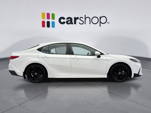 Used 2025 Toyota Camry SE image 6