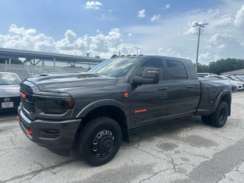 Used 2023 RAM 3500 Limited AWD/4WD image 2