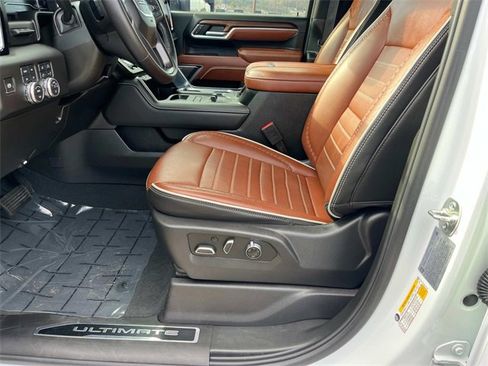 Used 2025 GMC Sierra 3500 Denali Ultimate image 16