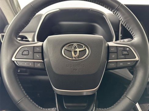 Used 2023 Toyota Highlander Platinum FWD image 17