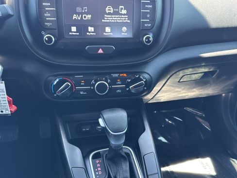 Used 2020 Kia Soul S FWD image 28