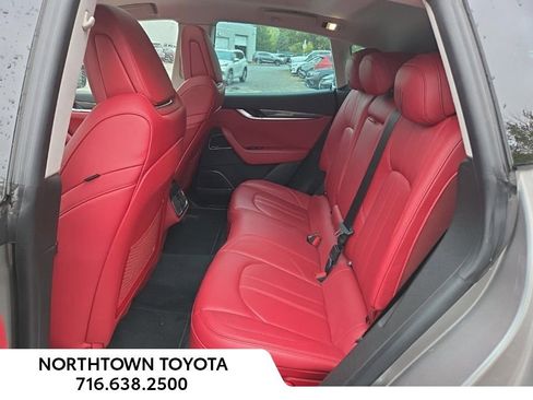 Used 2018 Maserati Levante S GranSport image 11