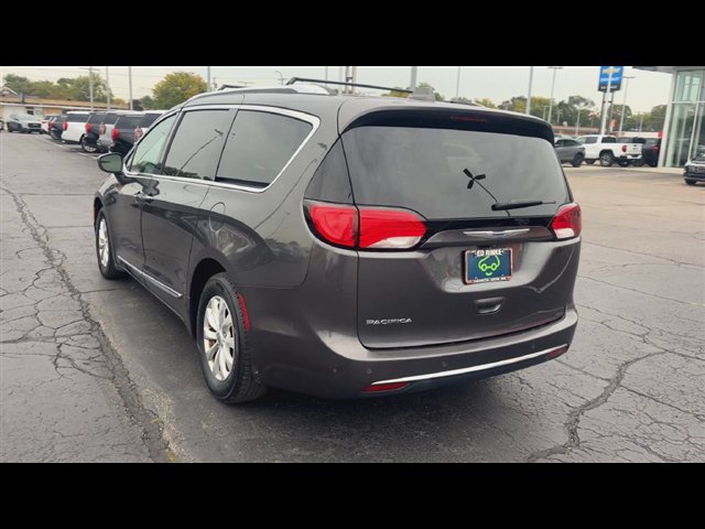 Used 2018 Chrysler Pacifica Touring-L Plus FWD image 7