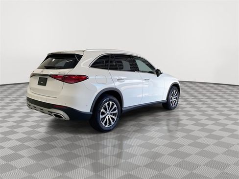 Used 2025 Mercedes-Benz GLC 300 4MATIC image 10