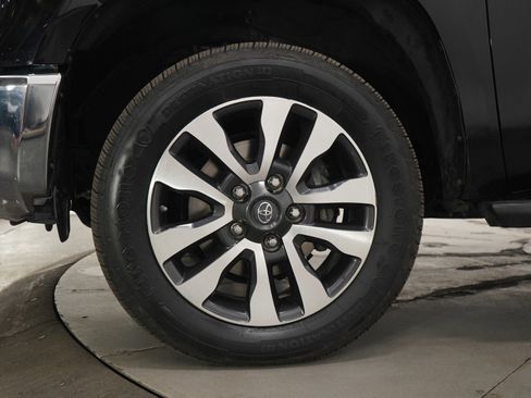 Used 2021 Toyota Tundra Limited w/ Limited Premium Package image 28