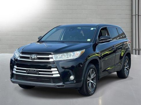 Used 2018 Toyota Highlander Plus AWD/4WD image 4