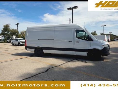 Used 2025 Mercedes-Benz Sprinter 2500 image 2