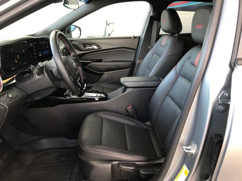 Used 2024 Chevrolet Trax RS w/ Driver Confidence Package FWD image 16