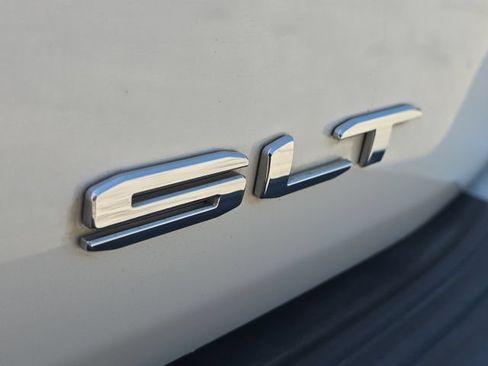 Used 2023 GMC Yukon SLT AWD/4WD image 9