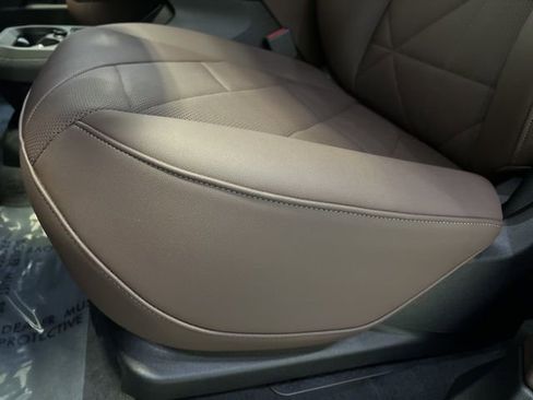 Used 2025 BMW iX xDrive50 image 28