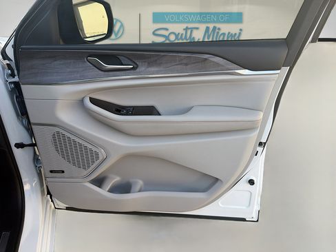 Used 2023 Jeep Grand Cherokee L Overland image 34