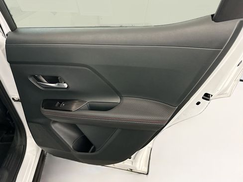 Used 2025 Nissan Kicks SR image 30