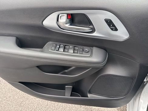 New 2026 Chrysler Pacifica Limited w/ S Appearance Package image 18