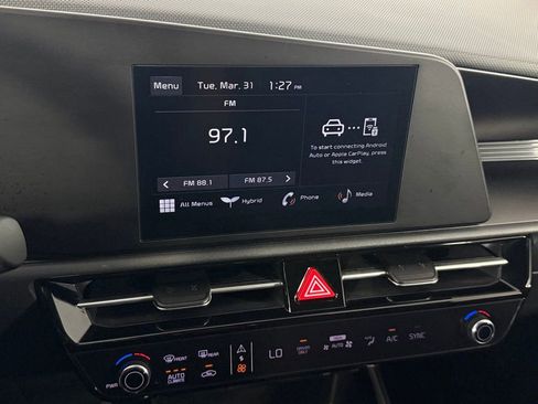 Used 2025 Kia Niro LX image 17