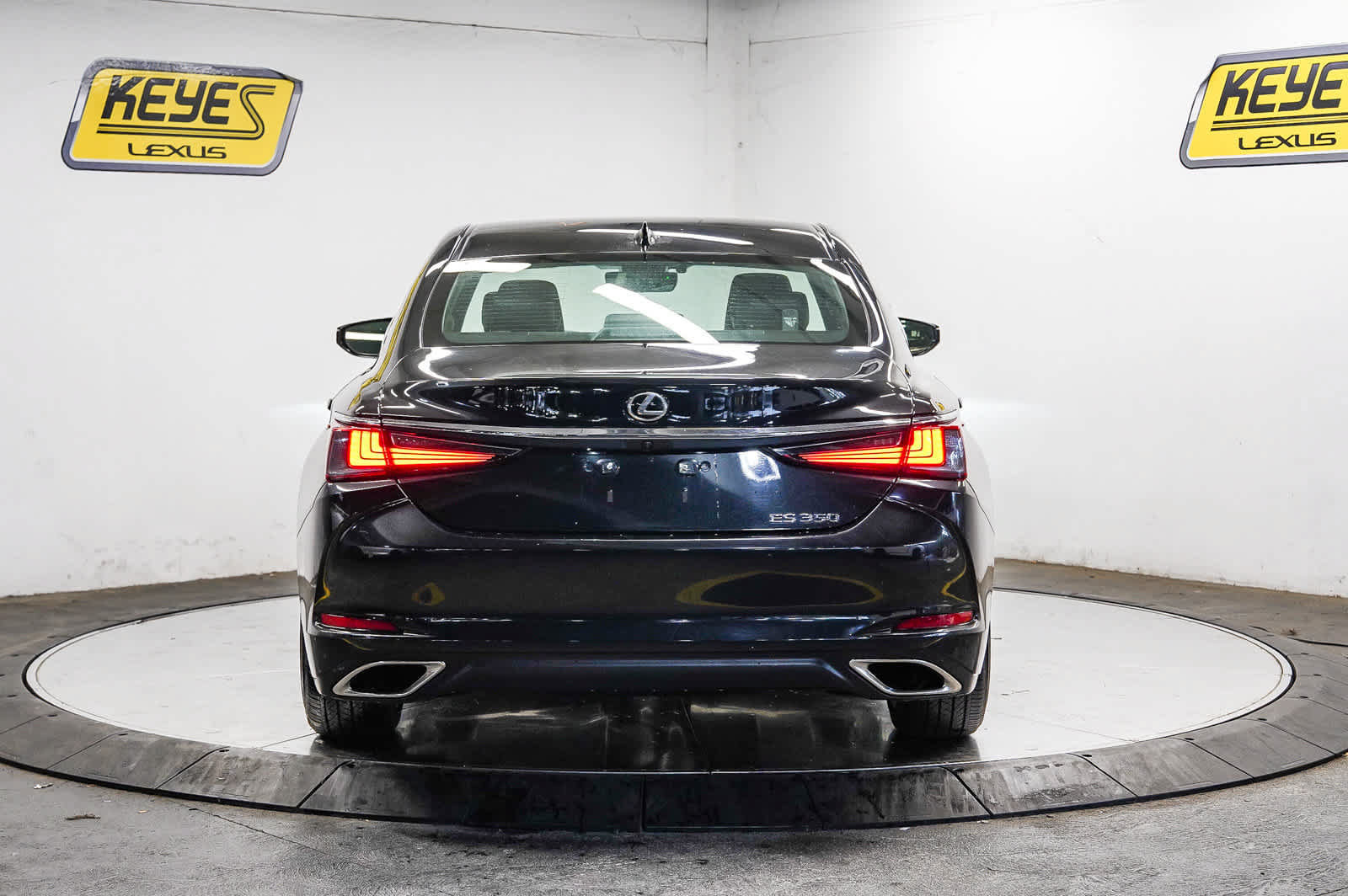 Used 2024 Lexus ES 350 w/ Premium Package FWD image 3