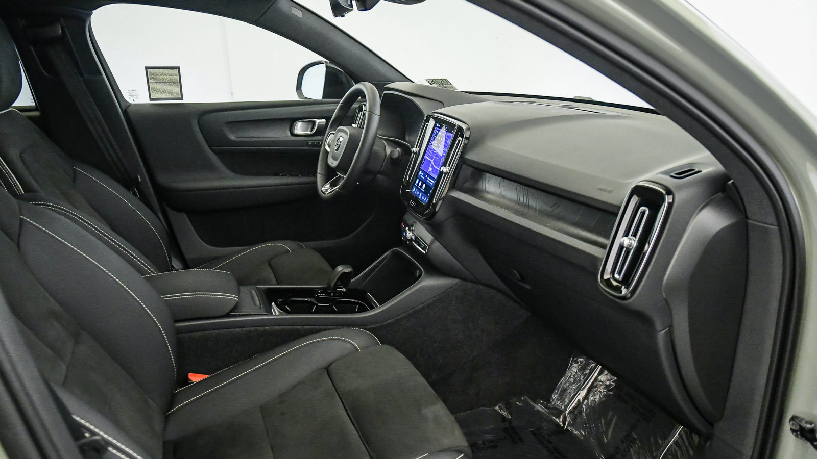 Certified 2023 Volvo C40 P8 Recharge Plus AWD/4WD image 17