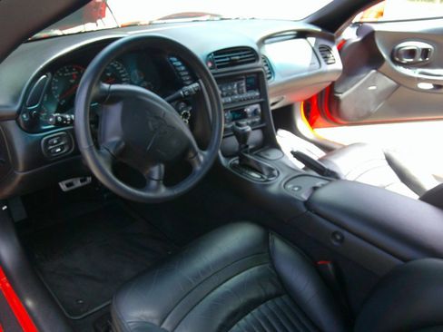 Used 2004 Chevrolet Corvette Coupe RWD image 42
