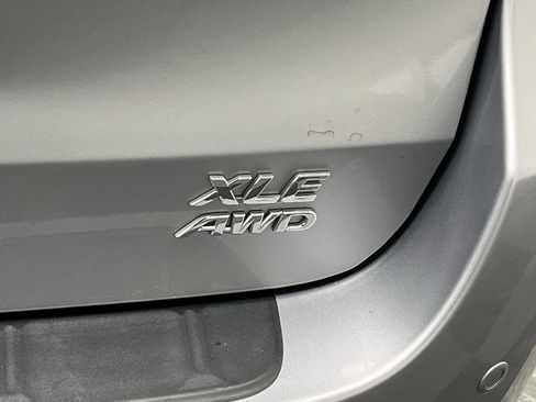 Used 2017 Toyota Sienna XLE Premium image 34