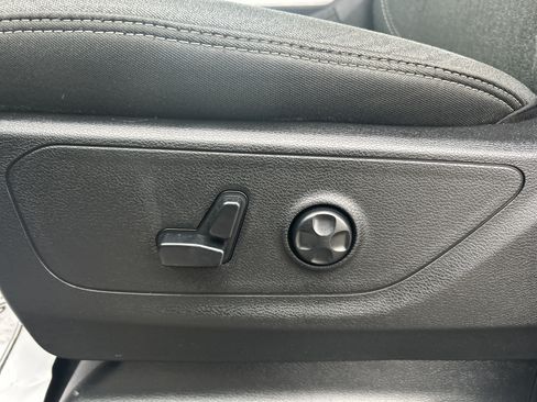 Used 2020 RAM 1500 Big Horn AWD/4WD image 11