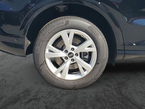 Used 2025 Audi Q5 Premium w/ Convenience Package image 5