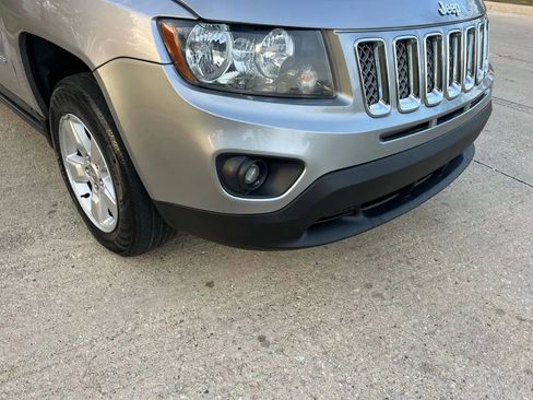 Used 2017 Jeep Compass Latitude image 9
