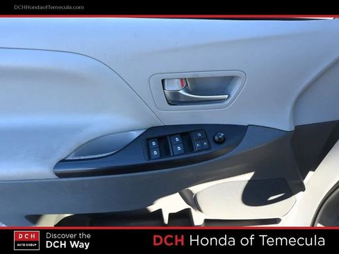Used 2018 Toyota Sienna LE image 15